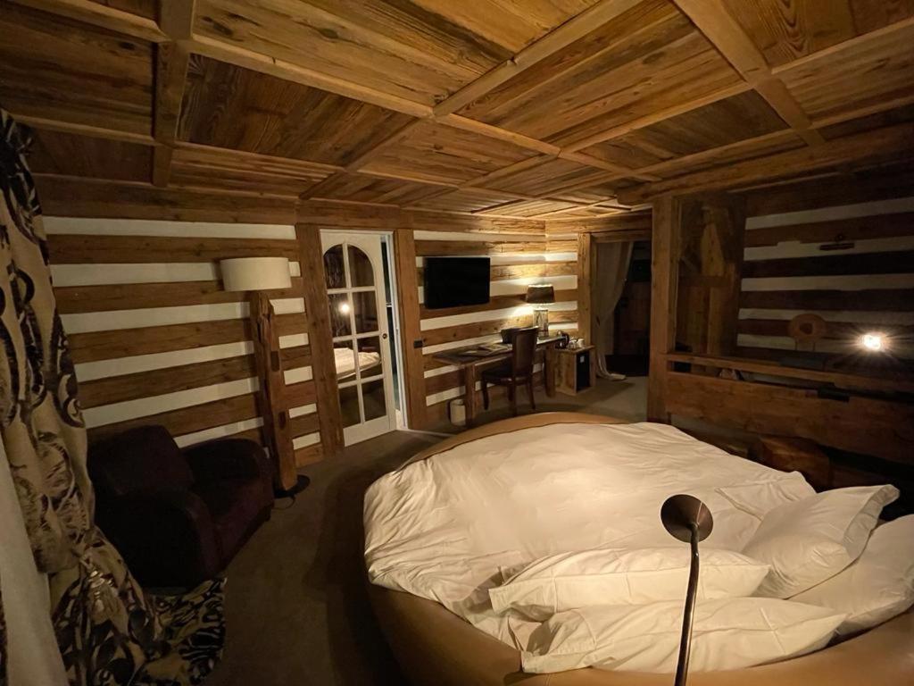 Relais Du Chateau Blanc La Thuile Bagian luar foto
