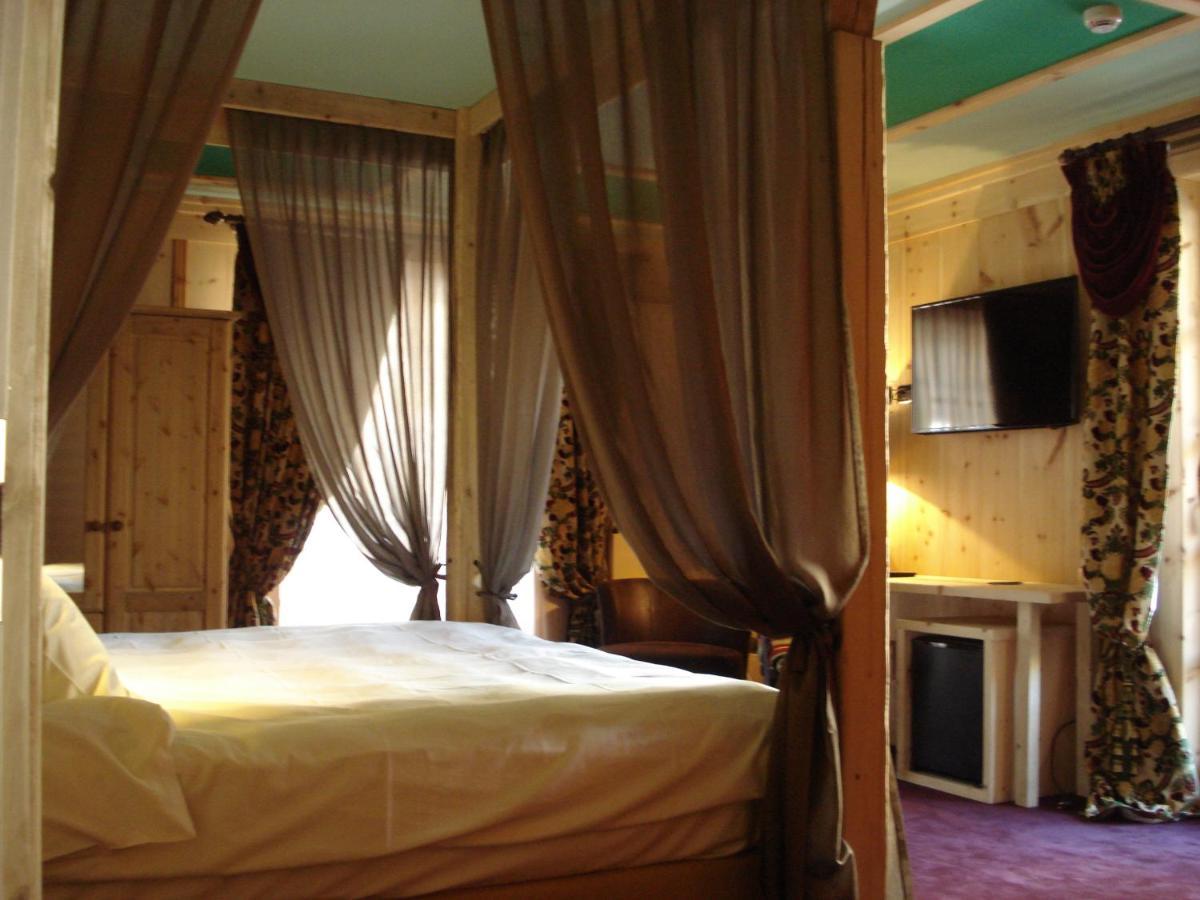 Relais Du Chateau Blanc La Thuile Bagian luar foto